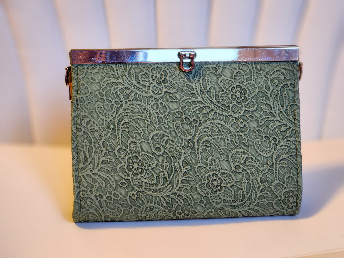 Clutch w/Top Bar Clasp