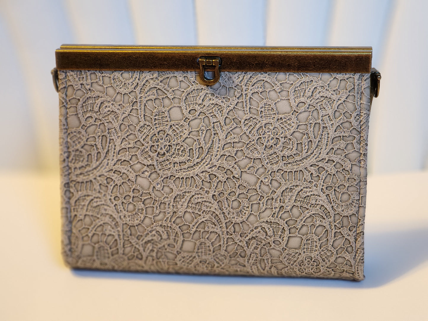 Clutch w/Top Bar Clasp